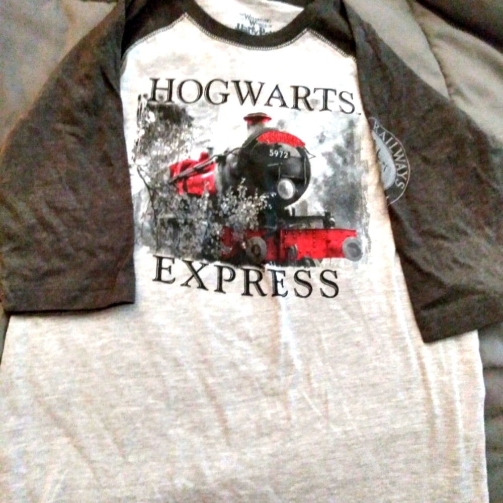 Harry Potter Tshirt size medium in kids never worn brand new